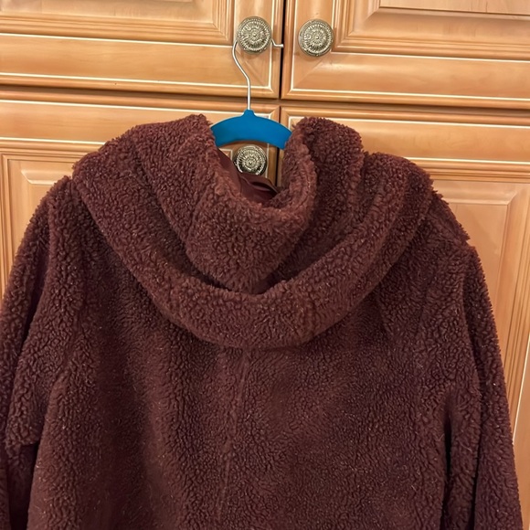 Women’s zip up and snap sherpa coat/ jacket.  Color is a rich berry color. - Picture 5 of 6